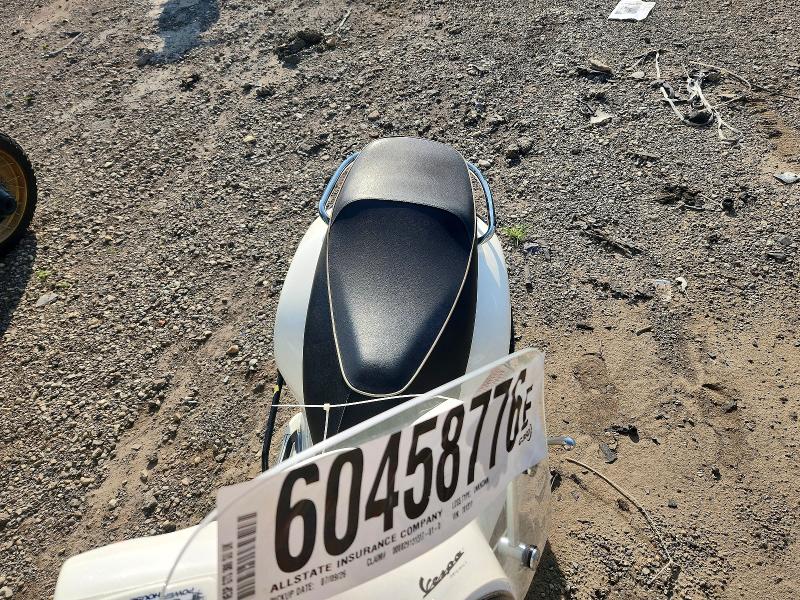 2010 Vespa Gts VIN ZAPM459LXA5701311 COPART salvage auction — FRONT END, Il - Salvage Certificate, sold $1,500 on 2026-08-06 (photo 5)