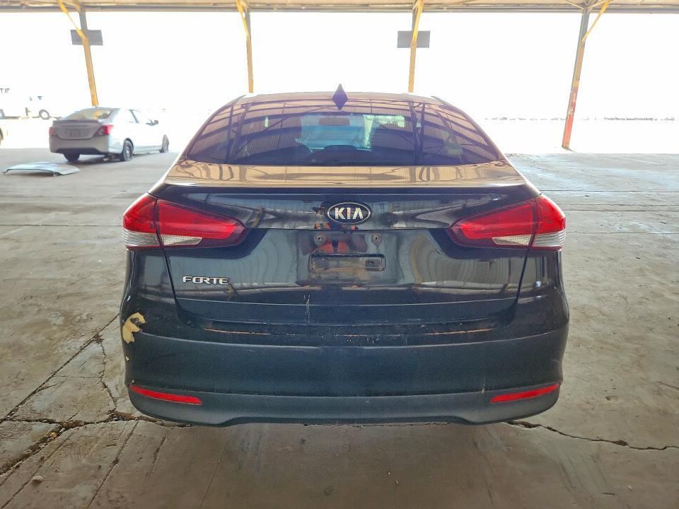 2018 Kia Forte VIN 3KPFL4A73JE261135 COPART salvage auction — MINOR DENT/SCRATCHES, Az - Certificate Of Title, sold $825 on 2026-07-27 (photo 6)