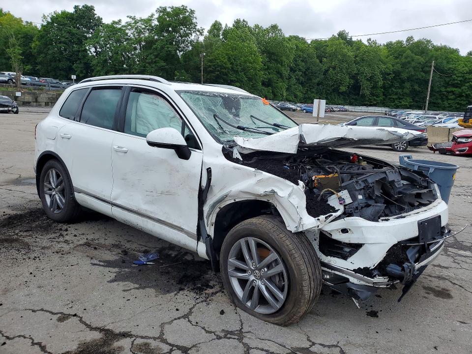 2016 Volkswagen Touareg VIN WVGEF9BP5GD011013 COPART salvage auction — ROLLOVER, Ny - Mv-907A Salvage Certificate, sold $500 on 2026-07-16 (photo 4)