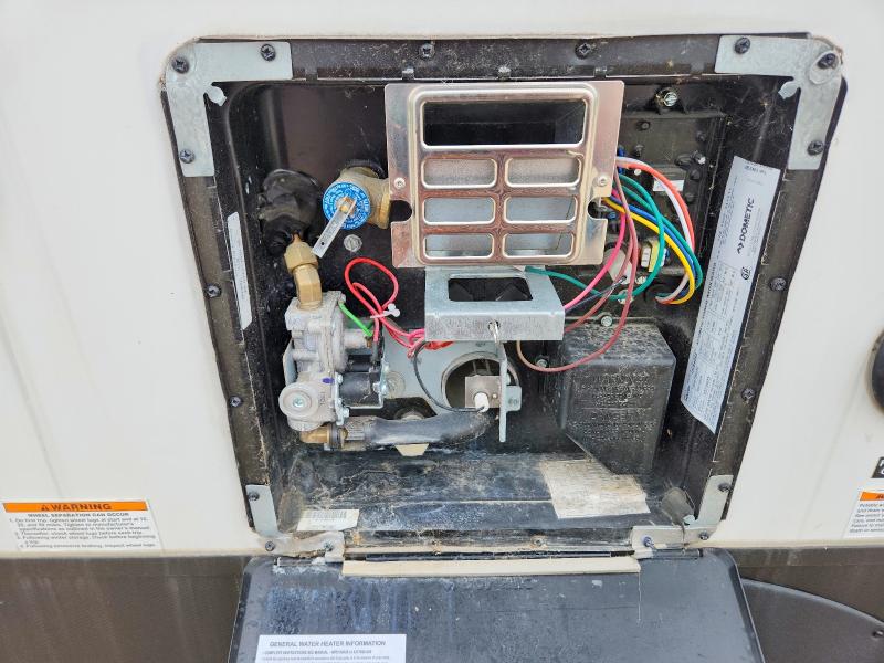 2022 Keystone Coleman VIN 4YDTCMH14NM932322 COPART salvage auction — NORMAL WEAR, AB - OOP - ACTIVE, sold $3,100 on 2026-09-22 (photo 8)