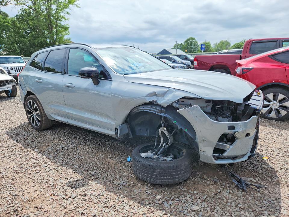 2025 Volvo VIN YV4M12RC6S1181185 COPART salvage auction — FRONT END, Salvage Title, sold $15,200 on 2026-07-13 (photo 4)