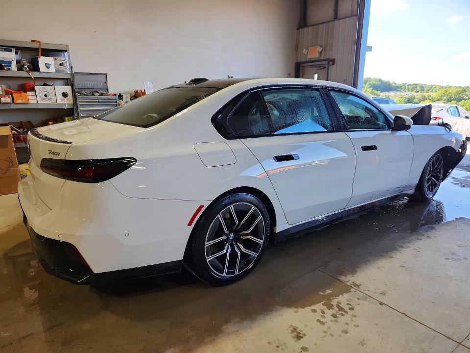 2026 BMW 7 series VIN WBA33EH07TCX69553 COPART salvage auction — FRONT END, MA - CERTIFICATE OF TITLE, sold $40,000 on 2026-08-19 (photo 3)