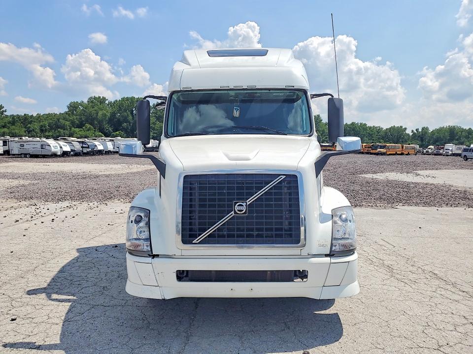 2013 Volvo VIN 4V4NC9TH4DN568607 COPART salvage auction — MINOR DENT/SCRATCHES, Ks - Dealer Only Clean Title, sold $1,050 on 2026-08-20 (photo 5)