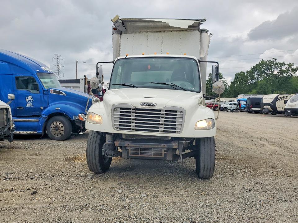 2015 Freightliner All other VIN 3ALACXDT3FDGA5240 COPART salvage auction — ROOF, NJ - CERTIFICATE OF TITLE, sold $3,950 on 2026-07-30 (photo 5)