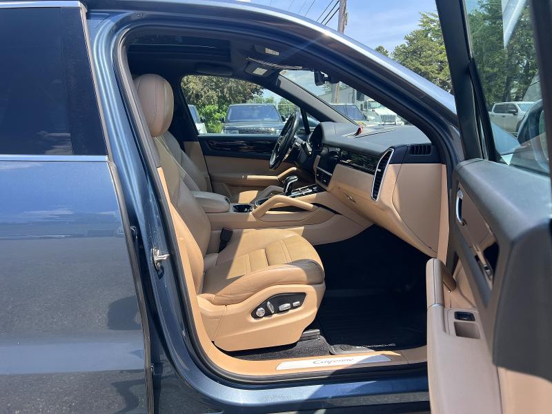 2020 Porsche Cayenne VIN WP1AA2AY3LDA00801 COPART salvage auction — MINOR DENT/SCRATCHES, Va - Certificate Of Title (P), sold $20,400 on 2026-07-22 (photo 5)