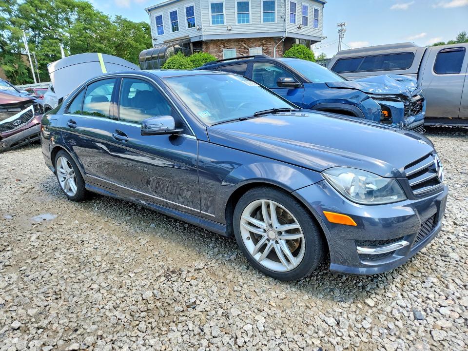 2014 Mercedes-benz C-klasse VIN WDDGF8AB1EA931786 COPART salvage auction — REAR END, Ma - Cert Of Title-Reconstrctd Coll, sold $1,750 on 2026-08-20 (photo 4)
