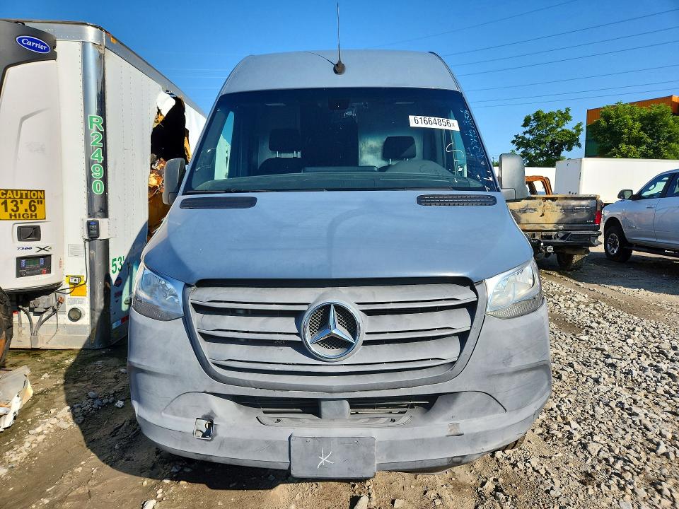 2019 Mercedes-benz Sprinter VIN WD4PF1CD3KT006884 COPART salvage auction — MINOR DENT/SCRATCHES, Oh - Certificate Of Title, sold $8,400 on 2026-08-03 (photo 5)