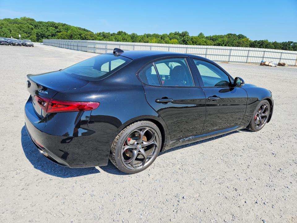 2018 Alfa romeo Giulia VIN ZARFAECN0J7565990 COPART salvage auction — FRONT END, Nc - Salvage Certificate Of Title, sold $8,200 on 2026-08-12 (photo 3)