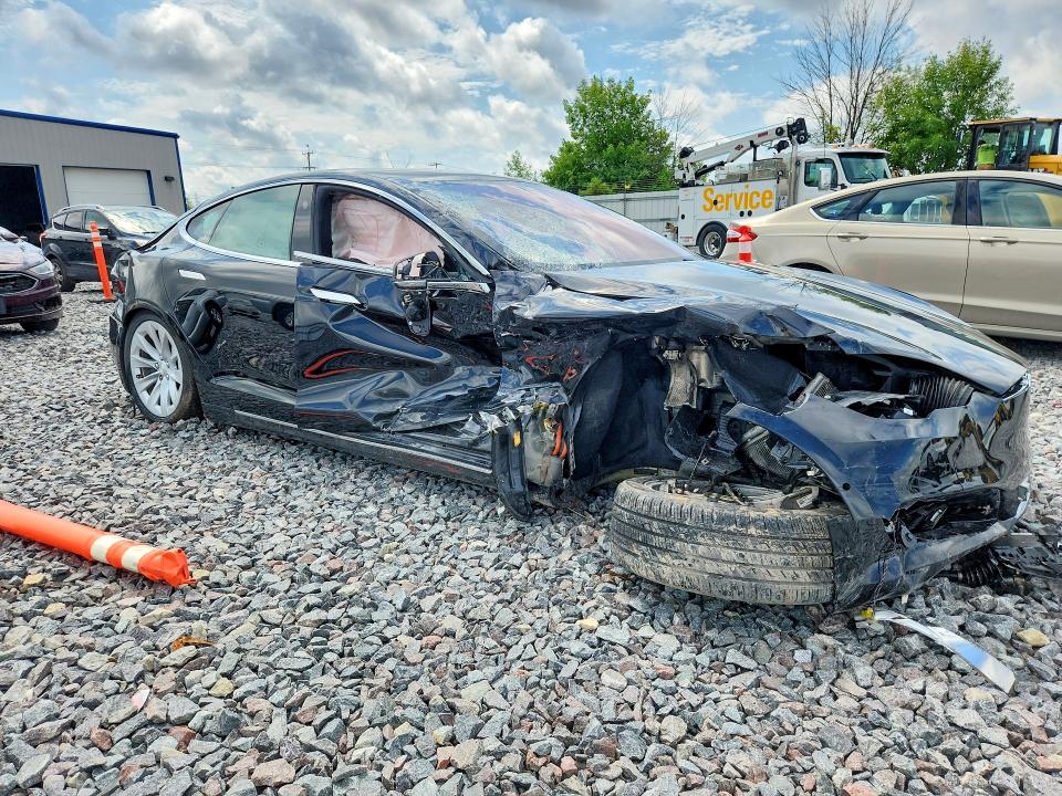2018 Tesla Model s VIN 5YJSA1E28JF248831 COPART salvage auction — FRONT END, WI - JUNKED VEHICLE BILL OF SALE, sold $725 on 2026-07-27 (photo 4)