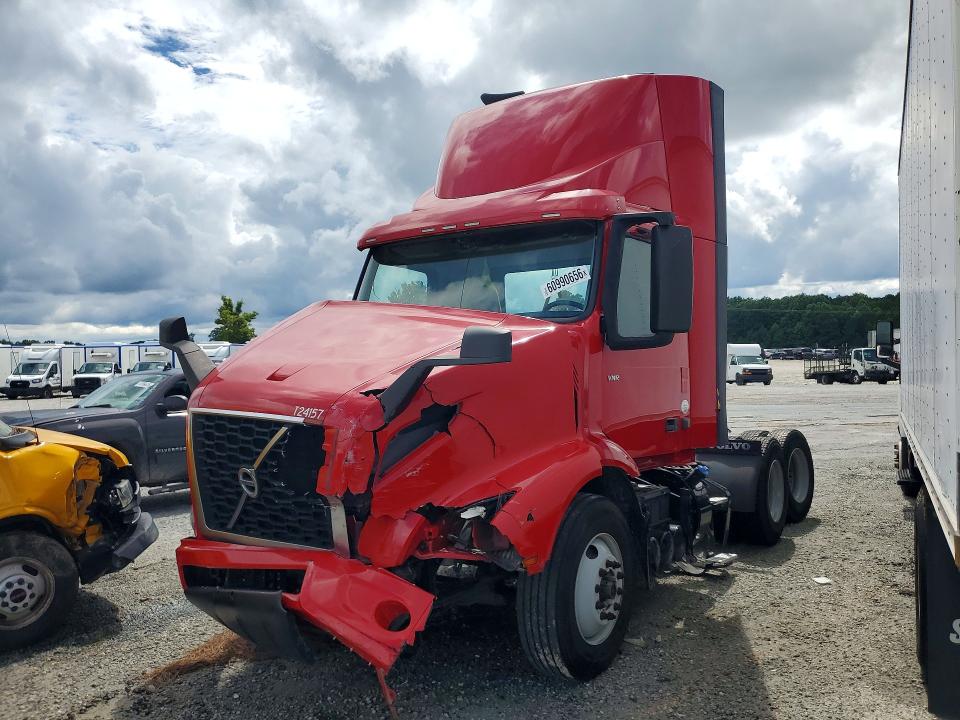 2020 Volvo Vnr VIN 4V4WC9EG7LN239407 — COPART salvage auction photo
