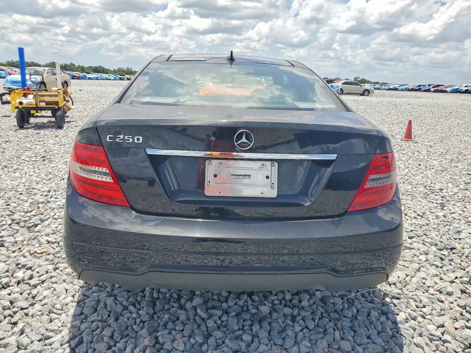 2015 Mercedes-benz C-klasse VIN WDDGJ4HB3FG415988 COPART salvage auction — NORMAL WEAR, Fl - Certificate Of Title, sold $1,300 on 2026-07-31 (photo 6)