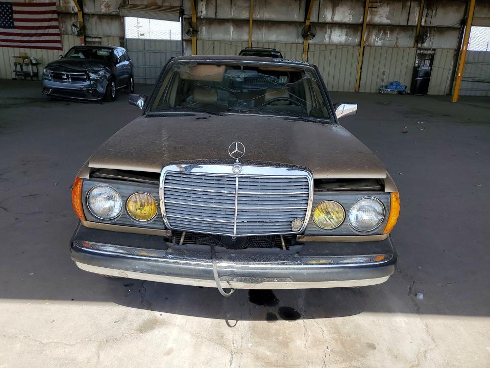 1984 Mercedes-benz 300 VIN WDBAB33AXEA006277 COPART salvage auction — FRONT END, AZ - CERT OF TITLE-RESTORED SALVAGE (P), sold $475 on 2026-07-29 (photo 5)