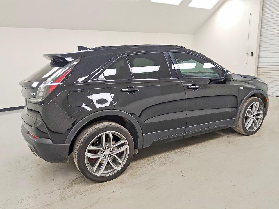 2021 Cadillac Xt4 VIN 1GYFZER40MF001004 COPART salvage auction — MINOR DENT/SCRATCHES, TX - CERTIFICATE OF TITLE, sold $11,400 on 2026-08-20 (photo 3)