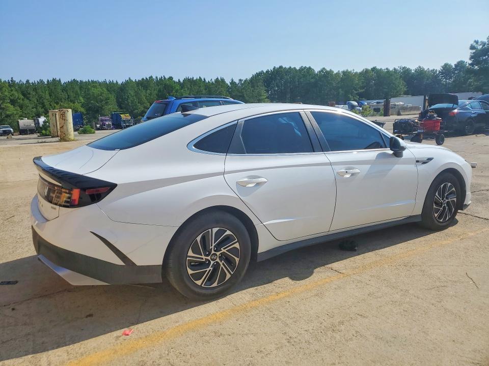 2026 Hyundai Sonata hybrid VIN KMHL24JJ4TA146689 COPART salvage auction — FRONT END, TN - CERTIFICATE OF TITLE, sold $17,900 on 2026-09-09 (photo 3)