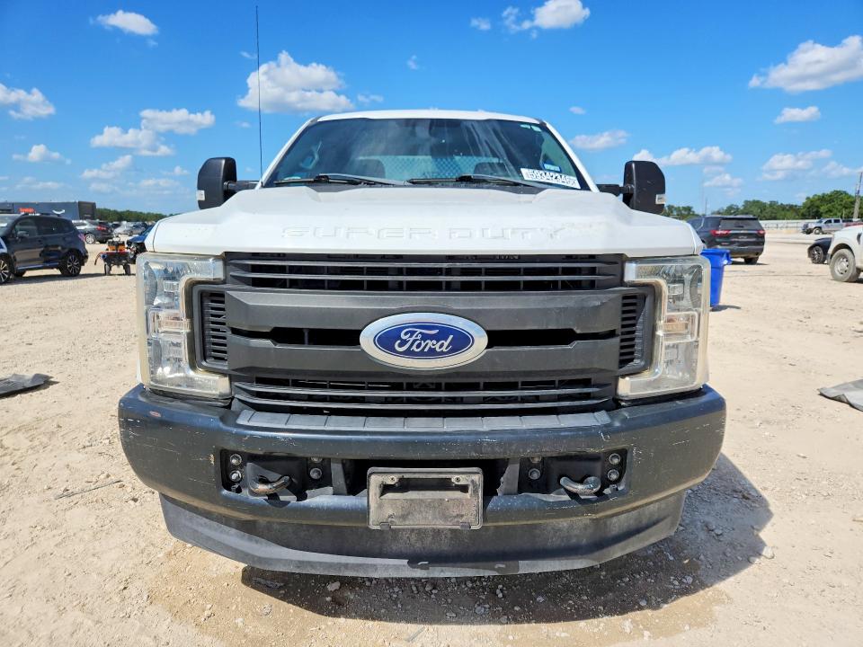 2019 Ford F-250 super duty VIN 1FD7X2B67KEC83960 COPART salvage auction — MINOR DENT/SCRATCHES, TX - CERTIFICATE OF TITLE, sold $14,000 on 2026-07-28 (photo 5)