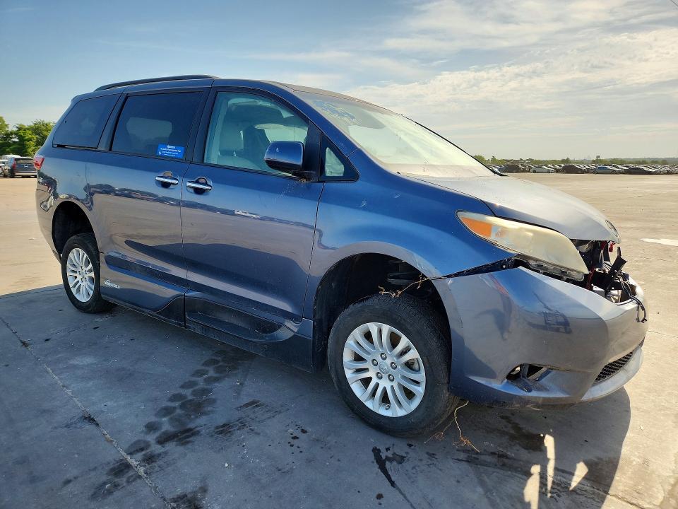 2017 Toyota Sienna VIN 5TDYZ3DC4HS875413 COPART salvage auction — FRONT END, TX - CERT OF TITLE-REBUILT SALVAGE, sold $4,650 on 2026-07-23 (photo 4)