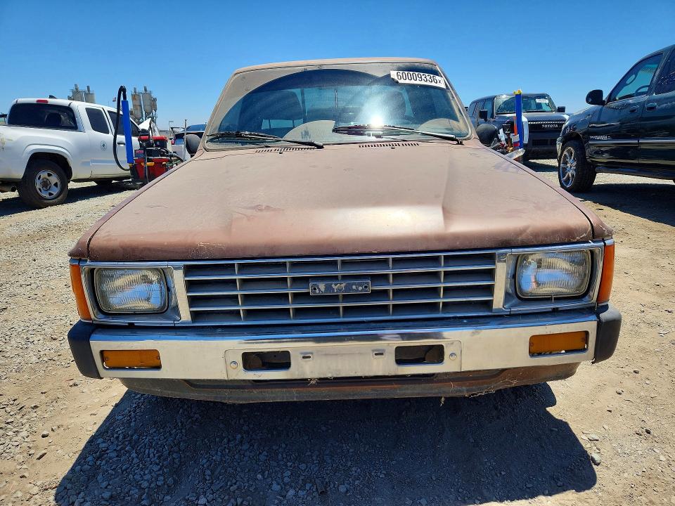 1986 Toyota Pickup VIN JT4RN56S3G7004690 COPART salvage auction — MINOR DENT/SCRATCHES, Ca - Dis/Dlr/Exp Only Clean Title, sold $2,600 on 2026-07-28 (photo 5)