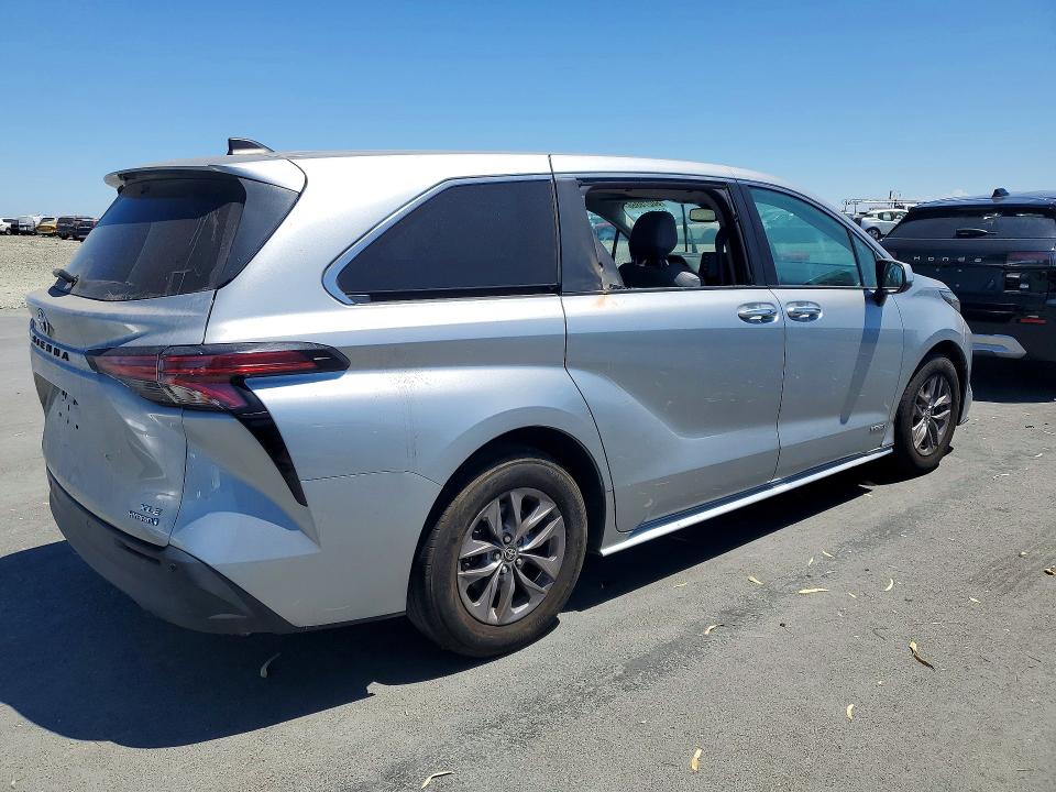 2021 Toyota Sienna VIN 5TDYSKFC7MS009632 COPART salvage auction — Burn Interior, CA - SALVAGE CERTIFICATE, sold $5,800 on 2026-07-29 (photo 3)