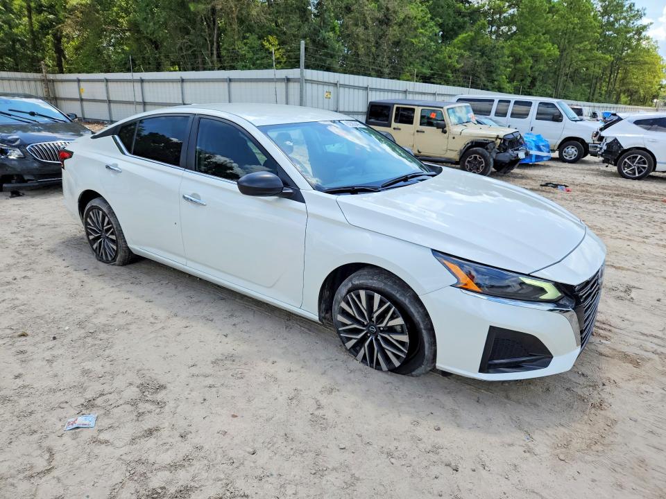 2025 Nissan Altima VIN 1N4BL4DW7SN313998 COPART salvage auction — MINOR DENT/SCRATCHES, Fl - Cert Of Title Slvg Rebuildable, sold $8,700 on 2026-07-31 (photo 4)