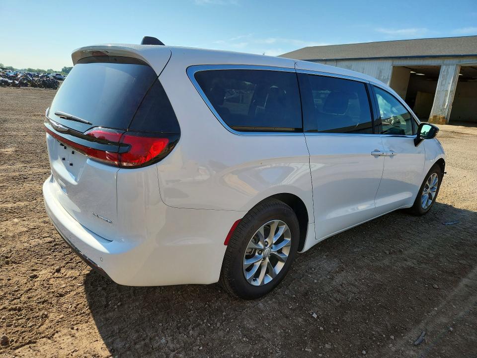 2026 Chrysler Pacifica VIN 2C4RC1GG5TR207047 COPART salvage auction — FRONT END, Salvage Title, sold $9,200 on 2026-07-22 (photo 3)