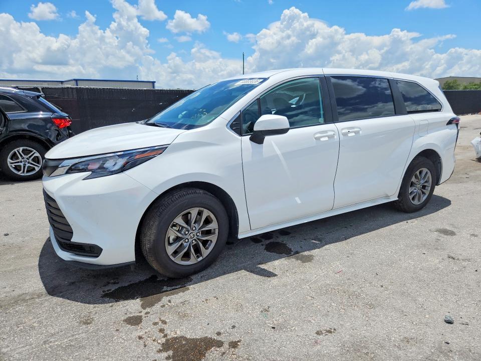 2026 Toyota Sienna VIN 5TDKRKEC2TS290336 COPART salvage auction — SIDE, Fl - Certificate Of Title (P), sold $20,100 on 2026-07-14 (photo 1)