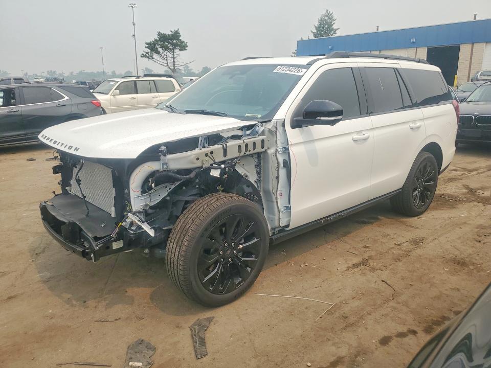 2025 Ford Expedition VIN 1FMJU1M86SEA62728 — COPART salvage auction photo