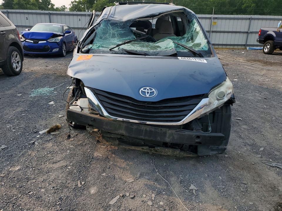 2013 Toyota Sienna VIN 5TDKK3DC9DS404992 COPART salvage auction — ALL OVER, PA - CERTIFICATE OF SALVAGE, sold $575 on 2026-07-23 (photo 5)