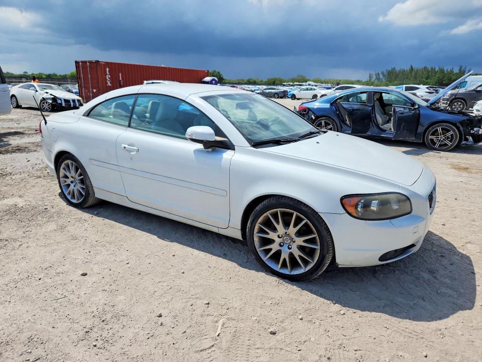 2009 Volvo C70 VIN YV1MC67239J075716 COPART salvage auction — MINOR DENT/SCRATCHES, Fl - Certificate Of Title, sold $400 on 2026-07-29 (photo 4)