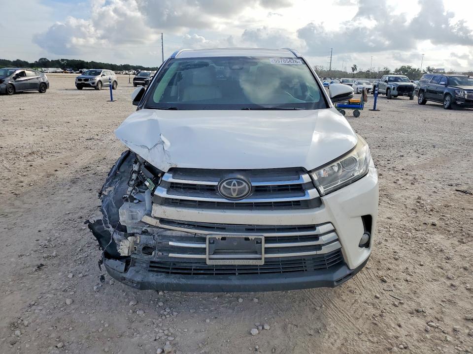 2017 Toyota VIN 5TDYZRFH8HS192030 COPART salvage auction — FRONT END, Tx - Salvage Vehicle Title, sold $6,600 on 2026-07-30 (photo 5)