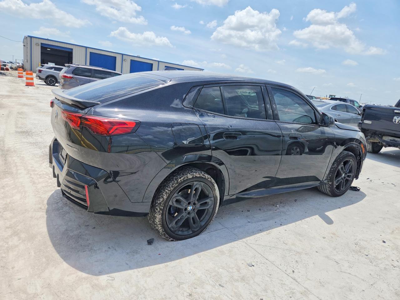 2025 BMW X2 VIN WBX63GM07S5318906 COPART salvage auction — Front End, Sv - Salvage Title, sold $21,500 on 2026-09-25 (photo 3)