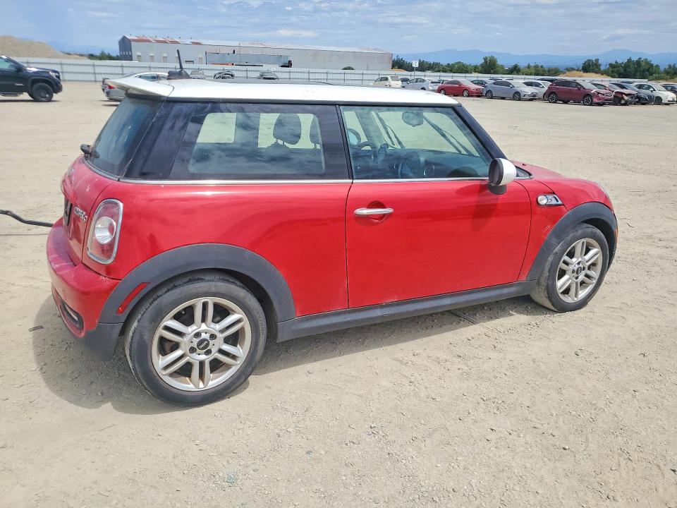 2011 Mini Cooper VIN WMWSV3C5XBTY12231 COPART salvage auction — MINOR DENT/SCRATCHES, Ca - Dis/Dlr/Exp App For Dup Clean, sold $300 on 2026-09-04 (photo 3)