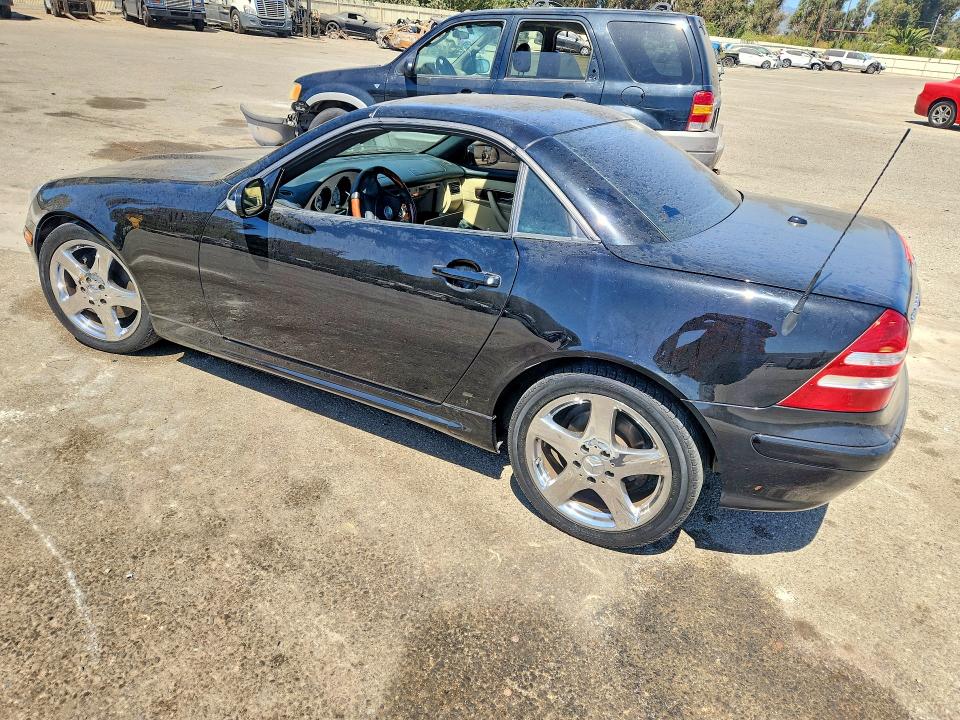 2002 Mercedes-benz Slk-class VIN WDBKK65F82F268442 COPART salvage auction — MINOR DENT/SCRATCHES, CA - DIS/DLR/EXP ONLY CLEAN TITLE, sold $125 on 2026-07-21 (photo 2)