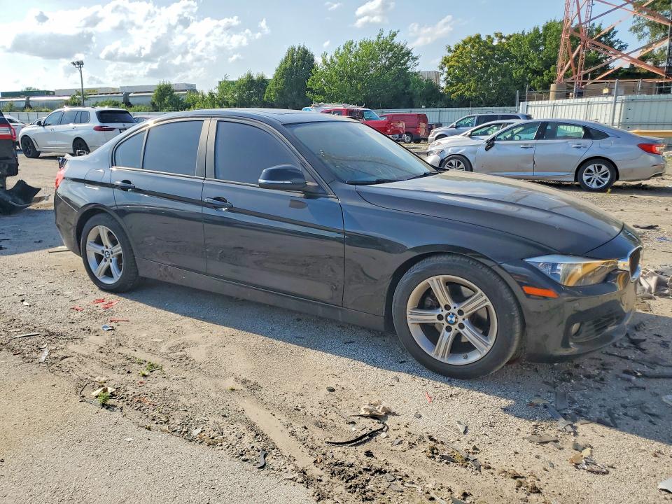 2013 BMW 3er VIN WBA3A5G55DNP24703 COPART salvage auction — NORMAL WEAR, In - Certificate Of Title, sold $650 on 2026-07-20 (photo 4)
