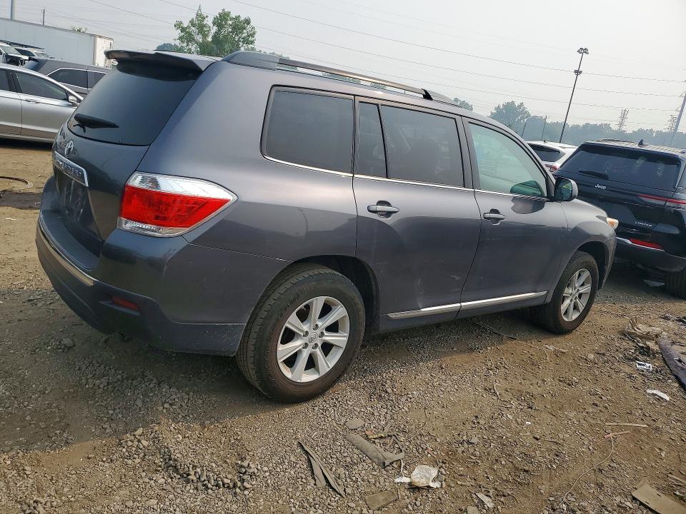 2013 Toyota Highlander VIN 5TDZA3EH4DS038922 COPART salvage auction — REAR END, MI - CERTIFICATE OF TITLE, sold $1,450 on 2026-07-24 (photo 3)