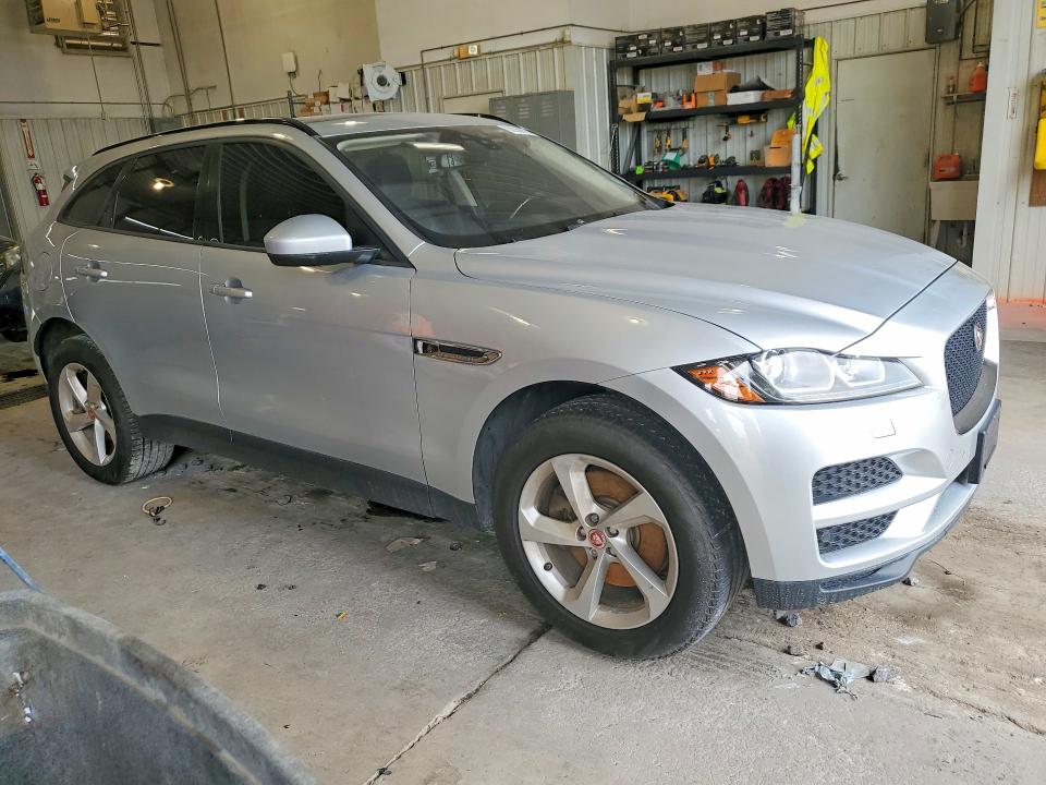 2017 Jaguar F-pace VIN SADCJ2BV4HA085028 COPART salvage auction — MECHANICAL, MO - CERTIFICATE OF TITLE, sold $2,100 on 2026-09-29 (photo 4)