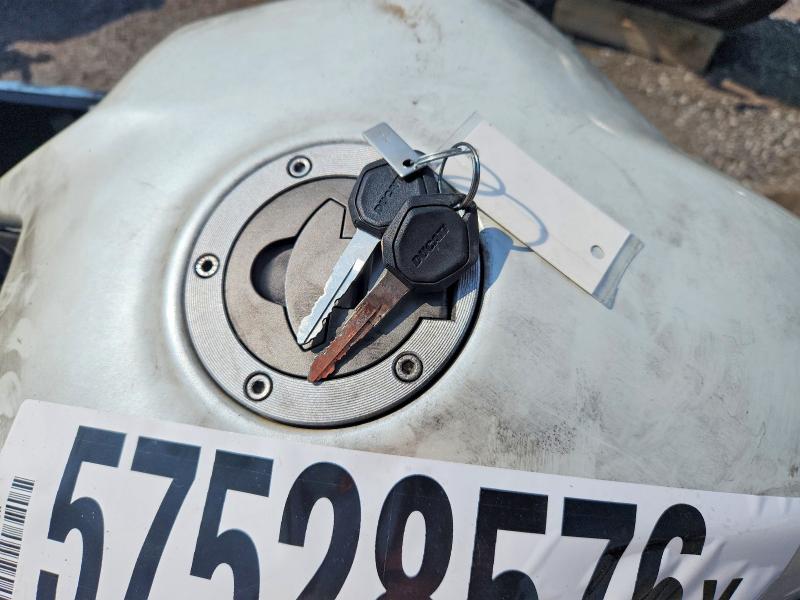 2022 Ducati Supersport VIN ZDMVABDS8NB003948 COPART salvage auction — BURN, On - Permit No Brand - Unfit, sold $6,200 on 2026-08-04 (photo 8)