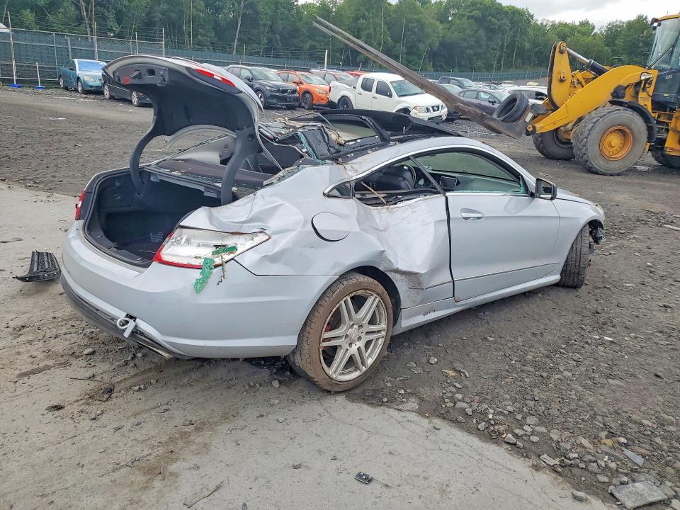 2010 Mercedes-benz E-klasse VIN WDDKJ7CB6AF037893 COPART salvage auction — ALL OVER, PA - CERT OF SALV-R=RECONSTRUCTED, sold $90 on 2026-08-12 (photo 3)
