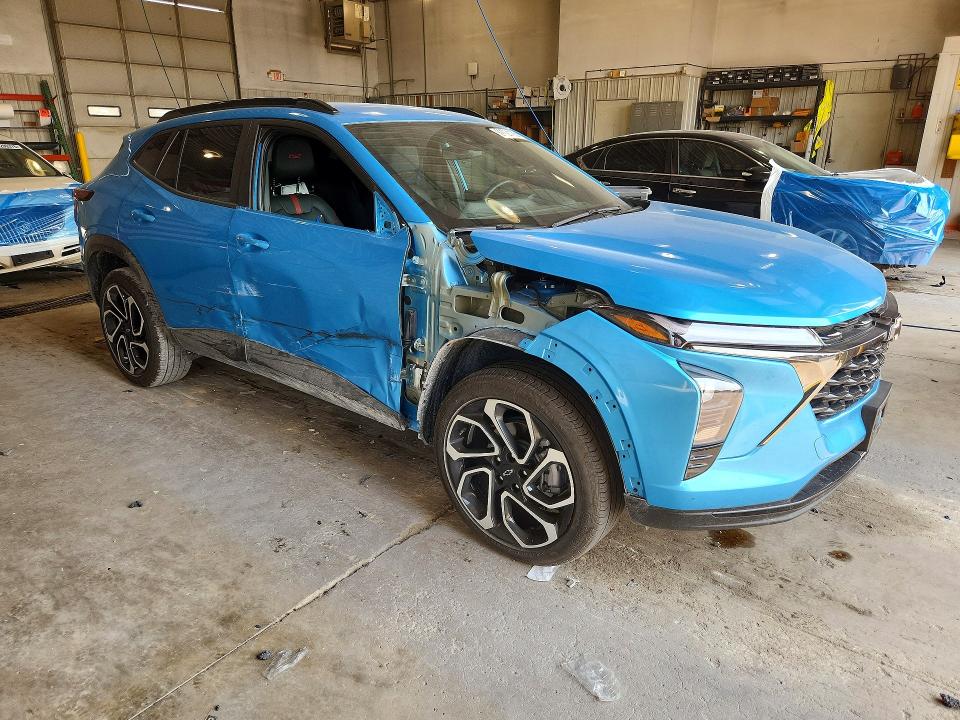 2025 Chevrolet Trax VIN KL77LJEP5SC254920 COPART salvage auction — FRONT END, Mo - Salvage Certificate Of Title, sold $8,100 on 2026-08-25 (photo 4)