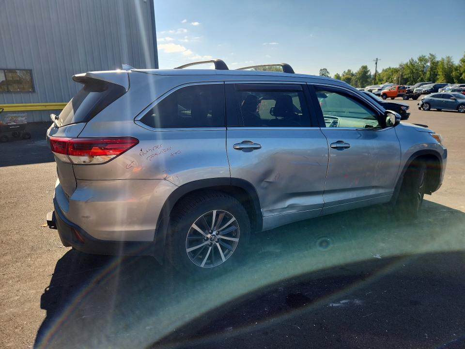 2017 Toyota Highlander VIN 5TDJZRFH1HS511706 COPART salvage auction — UNDERCARRIAGE, Or - Salvage Title Certificate, sold $9,000 on 2026-08-24 (photo 3)