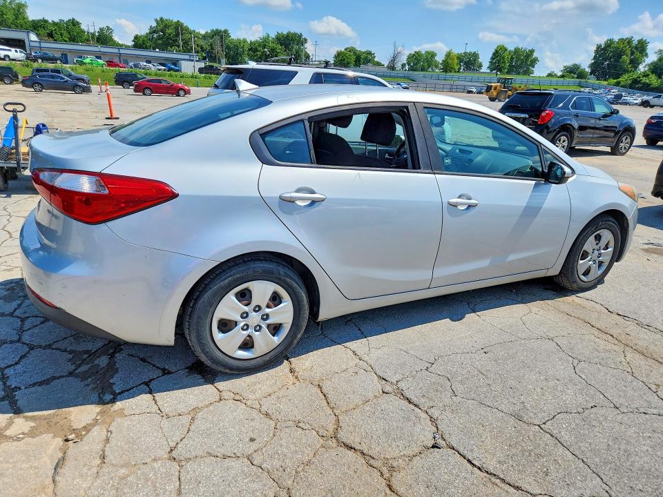 2016 Kia VIN KNAFK4A6XG5577627 COPART salvage auction — VANDALISM, Mo - Salvage Certificate Of Title, sold $900 on 2026-07-28 (photo 3)