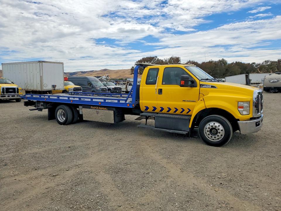 2019 Ford F-650 VIN 1FDWX6DC1KDF02357 COPART salvage auction — MINOR DENT/SCRATCHES, CA - DIS/DLR/EXP ONLY CLEAN TITLE (P), sold $15,800 on 2026-07-30 (photo 4)