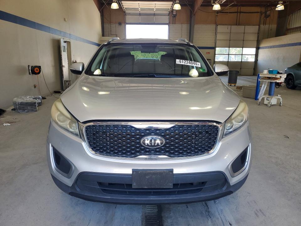 2016 Kia Sorento VIN 5XYPG4A32GG026971 COPART salvage auction — MINOR DENT/SCRATCHES, Va - Certificate Of Title, sold $1,800 on 2026-07-31 (photo 5)