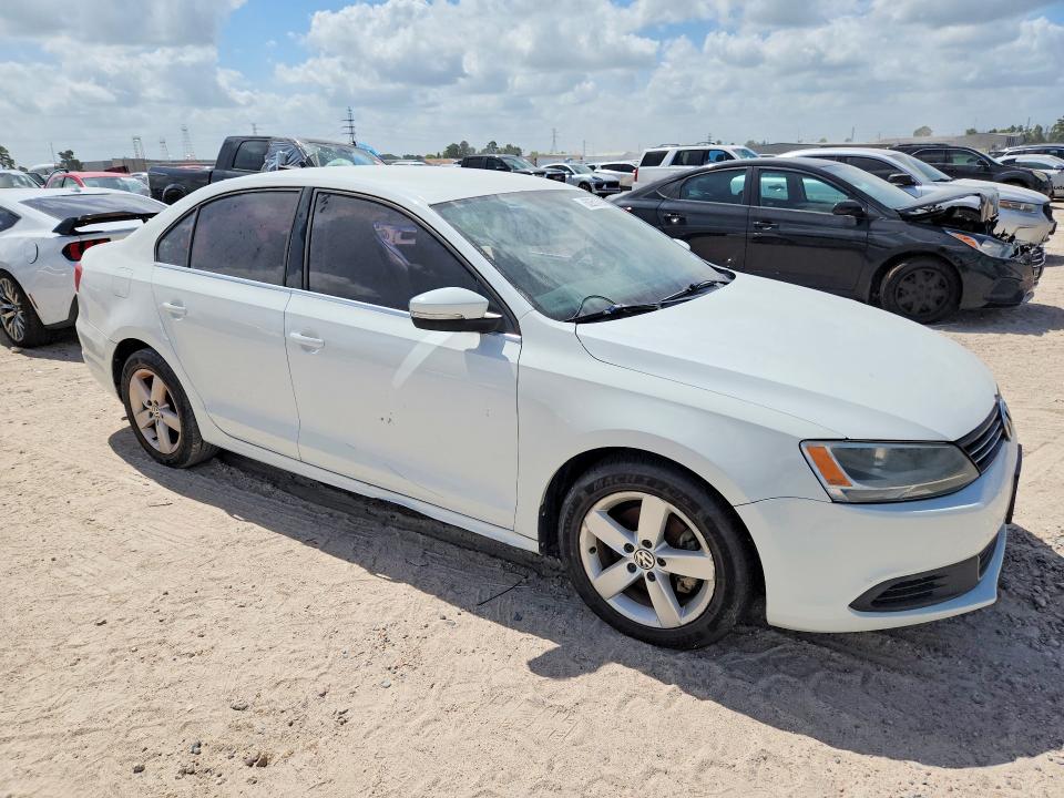 2014 Volkswagen Jetta VIN 3VWLL7AJ5EM416888 COPART salvage auction — FRONT END, Tx - Certificate Of Title, sold $750 on 2026-08-09 (photo 4)