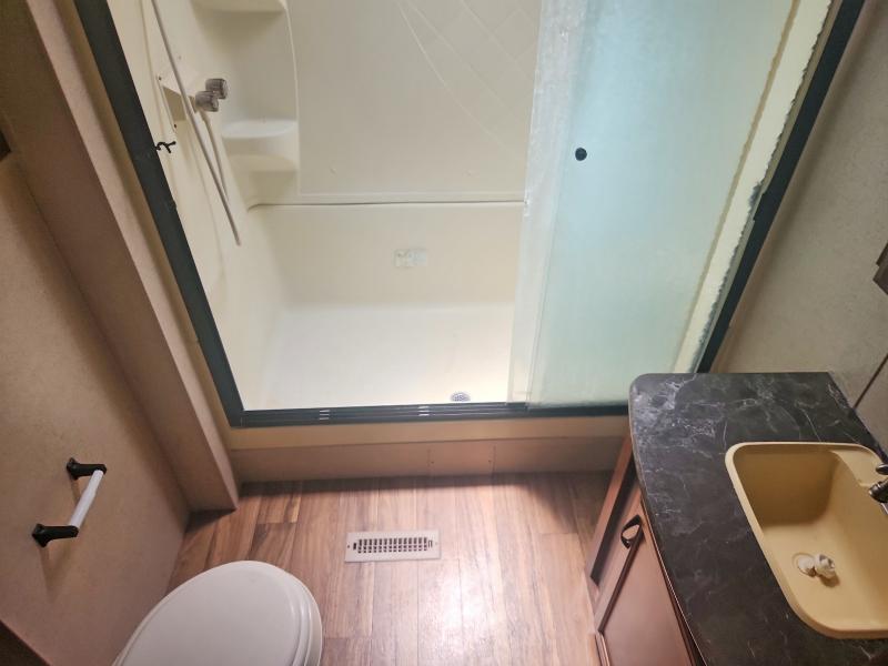 2016 Jayco jay Jay flight VIN 1UJBJ0BP8G1TU0145 COPART salvage auction — WATER/FLOOD, TX - SALVAGE TITLE-FLOOD DAMAGE, sold $2,350 on 2026-08-18 (photo 8)