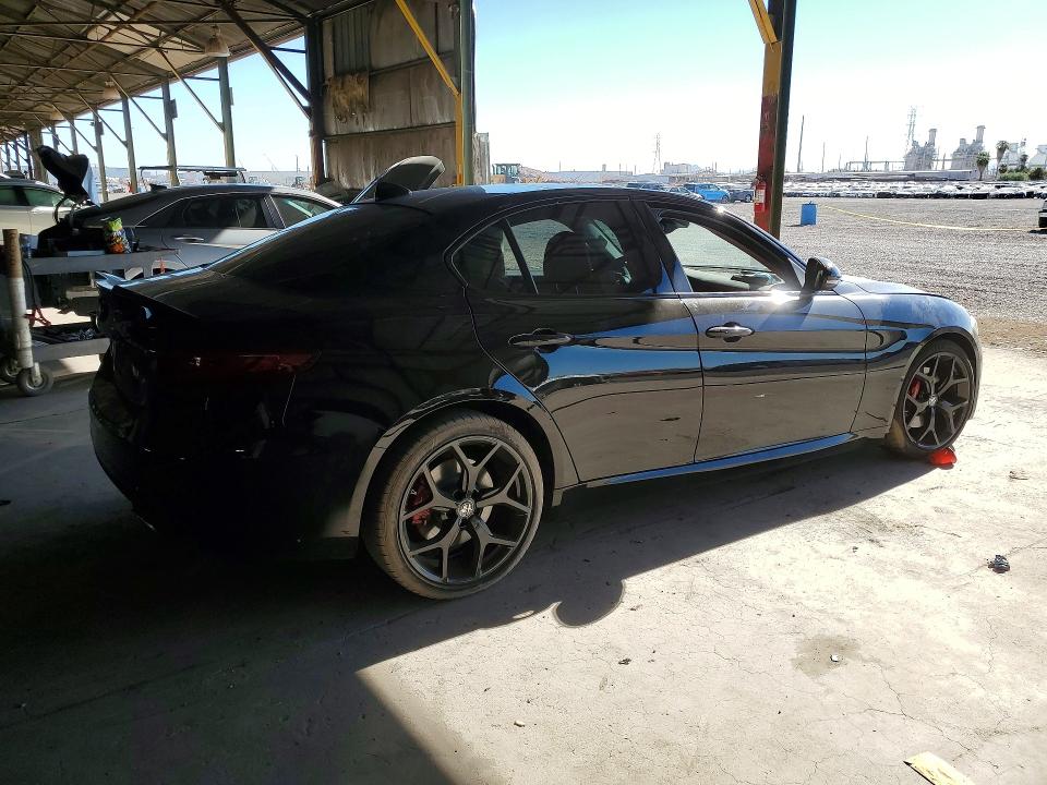 2021 Alfa romeo VIN ZARFAMBN5M7647584 COPART salvage auction — FRONT END, Az - Cert Of Title - Salvage, sold $3,900 on 2026-07-27 (photo 3)
