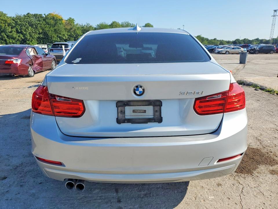 2015 BMW 3er VIN WBA3A5C52FF606384 COPART salvage auction — FRONT END, Ok - Certificate Of Title, sold $125 on 2026-07-16 (photo 6)