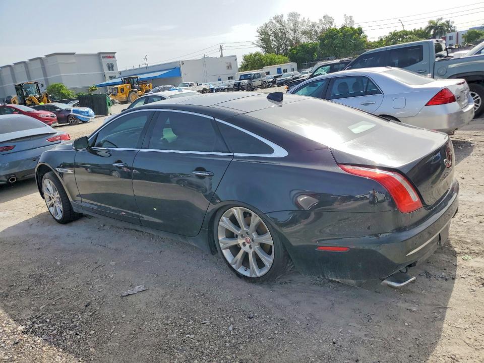 2017 Jaguar Xj VIN SAJWJ2GD5H8W08980 COPART salvage auction — MINOR DENT/SCRATCHES, FL - CERT OF TITLE-REBUILT (P), sold $1,950 on 2026-07-28 (photo 2)