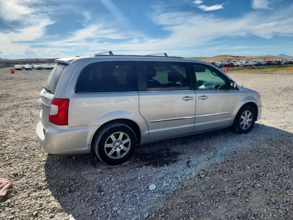2012 Chrysler Voyager VIN 2C4RC1CG5CR124238 COPART salvage auction — MINOR DENT/SCRATCHES, Ut - Certificate Of Title, sold $550 on 2026-07-28 (photo 3)