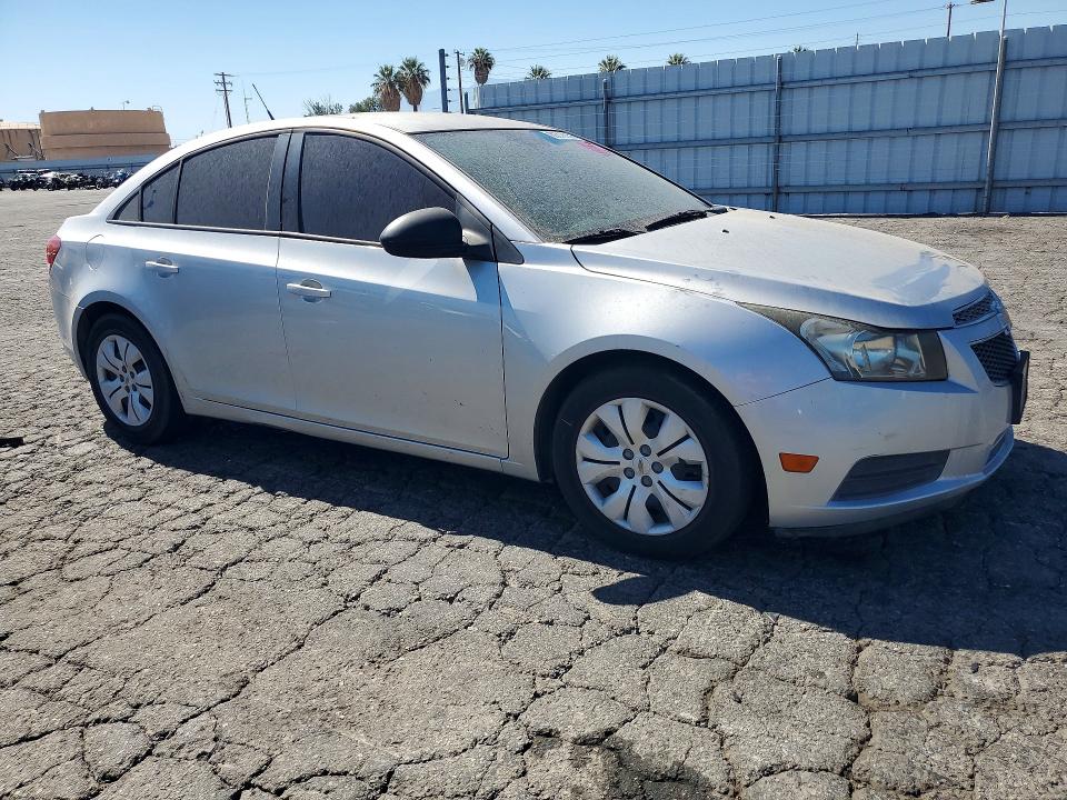 2014 Chevrolet Cruze VIN 1G1PA5SG8E7256199 COPART salvage auction — MINOR DENT/SCRATCHES, Ca - Dis/Dlr/Exp Only Clean Title, sold $900 on 2026-07-16 (photo 4)