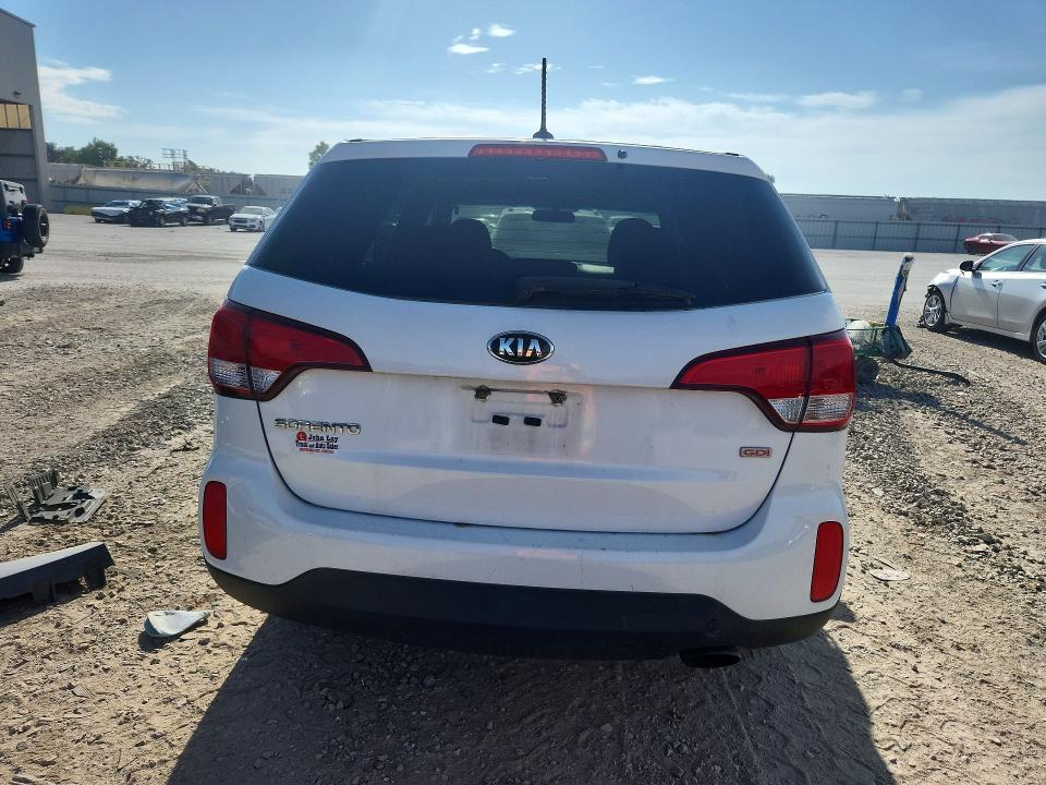 2015 Kia Sorento VIN 5XYKT3A66FG653424 COPART salvage auction — MINOR DENT/SCRATCHES, Ks - Dealer Only Clean Title, sold $600 on 2026-07-30 (photo 6)